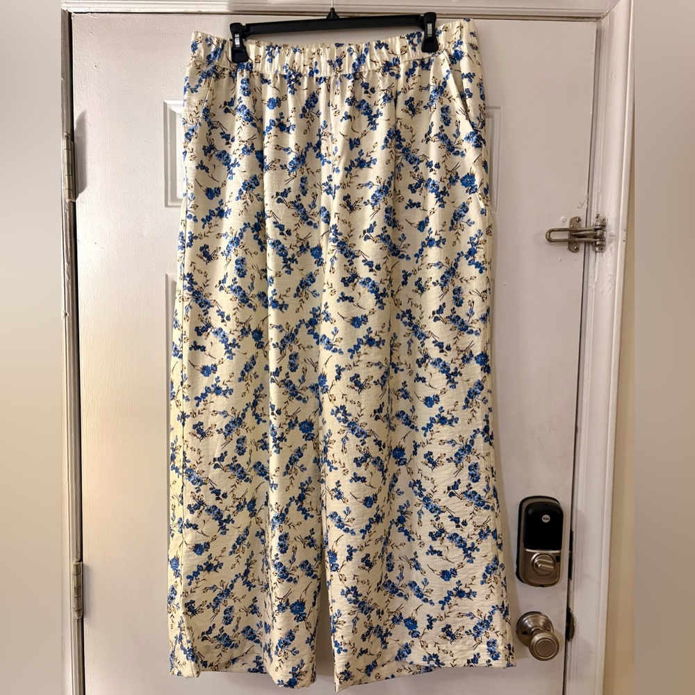 *FINAL PRICE* a new day Cream and Blue Floral Pants, XXL